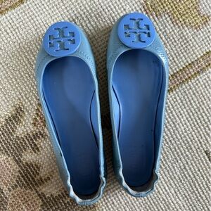 Tory Burch size 6 blue patent leather flats